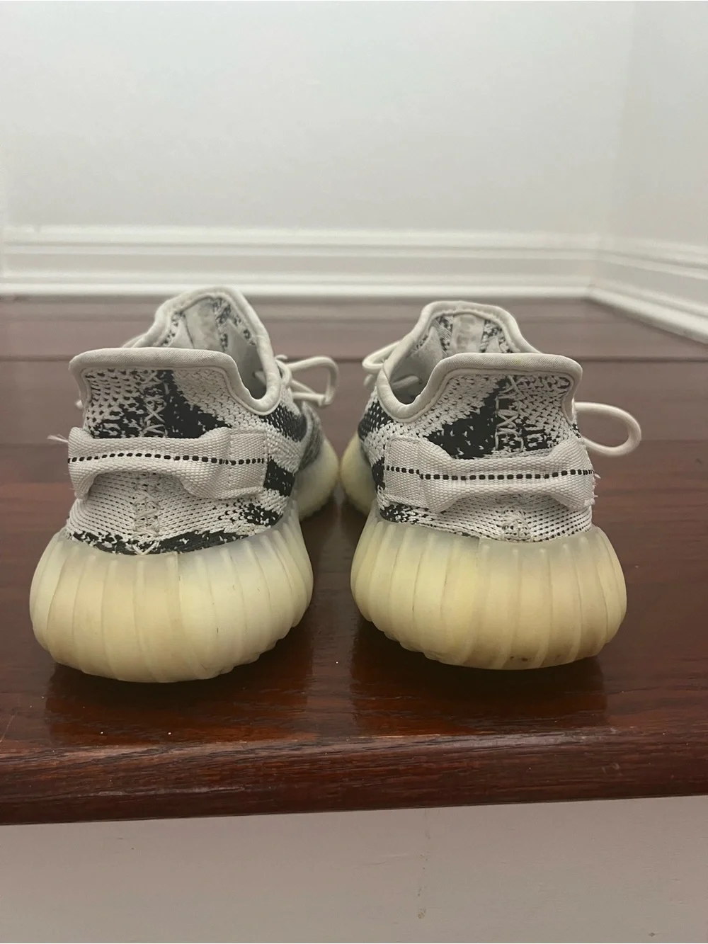 Yeezy Zebra Adidas Boost Unisex Sneaker 350 V2 | size 5.5